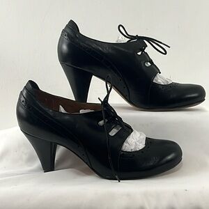 Indigo Black Leather Lace-Up Round-Toe Heels